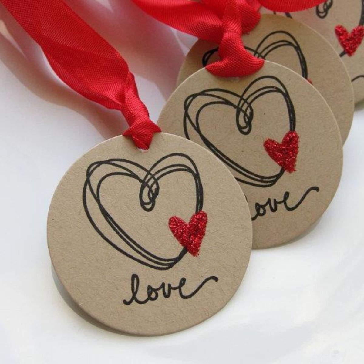 Custom Printed Swing Tags: The Ultimate Guide to Choosing Heart Gift Tags